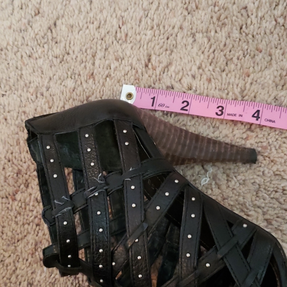 Shoes - Picture 4 of 4